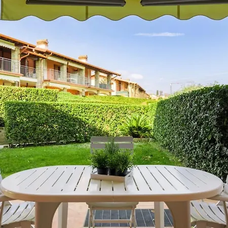 Relax By The Pool - Garden - Garage Apartment Polpenazze del Garda
