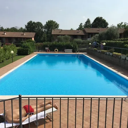 Relax By The Pool - Garden - Garage *